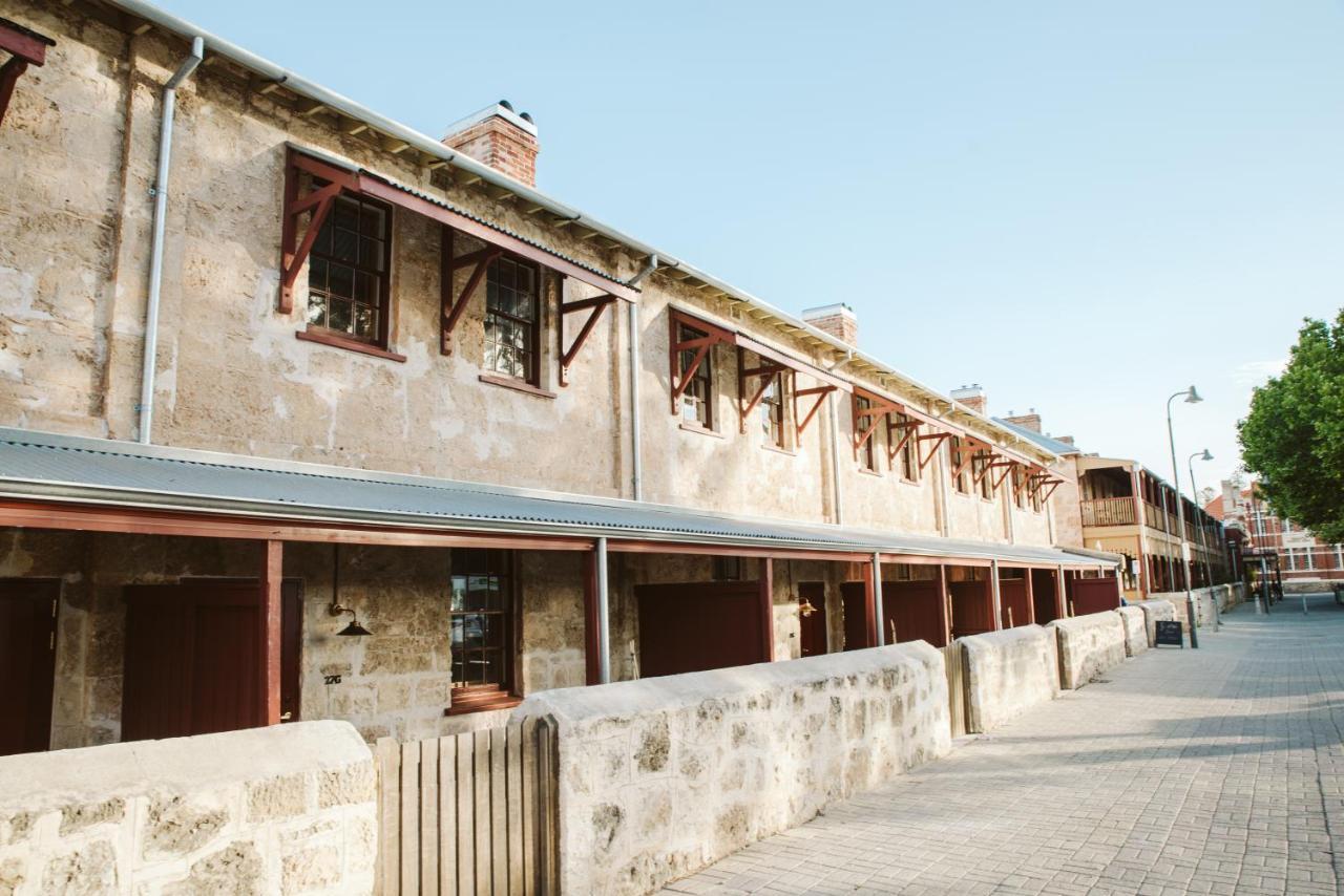 Warders Hotel Fremantle Markets Exterior photo