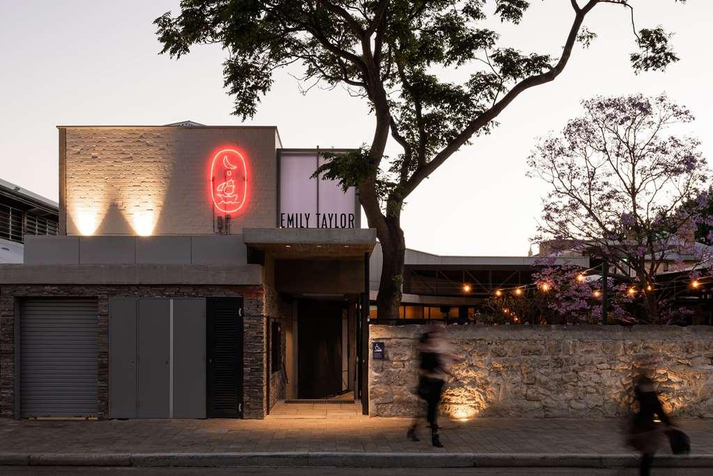 Warders Hotel Fremantle Markets Exterior photo